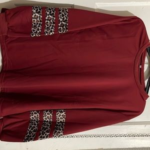 Burgundy longs sleeve top with striped sleeve